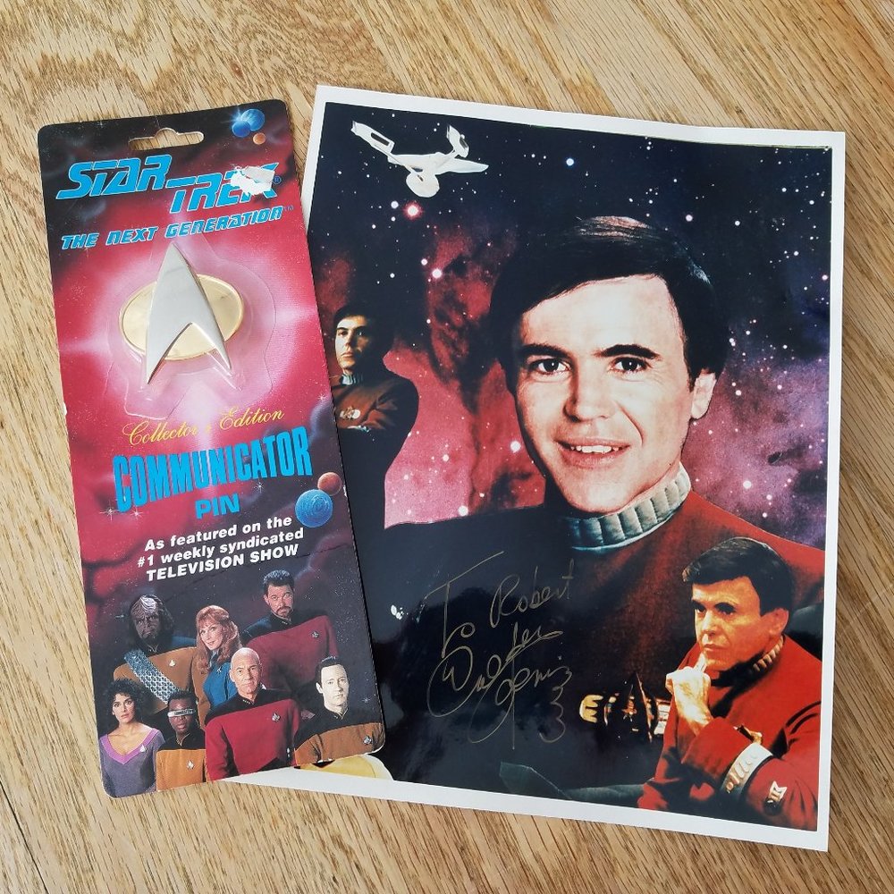 Bundle Star Trek Walter Koenig (Ensign Cheko) Hand-Signed & Communicator Pin